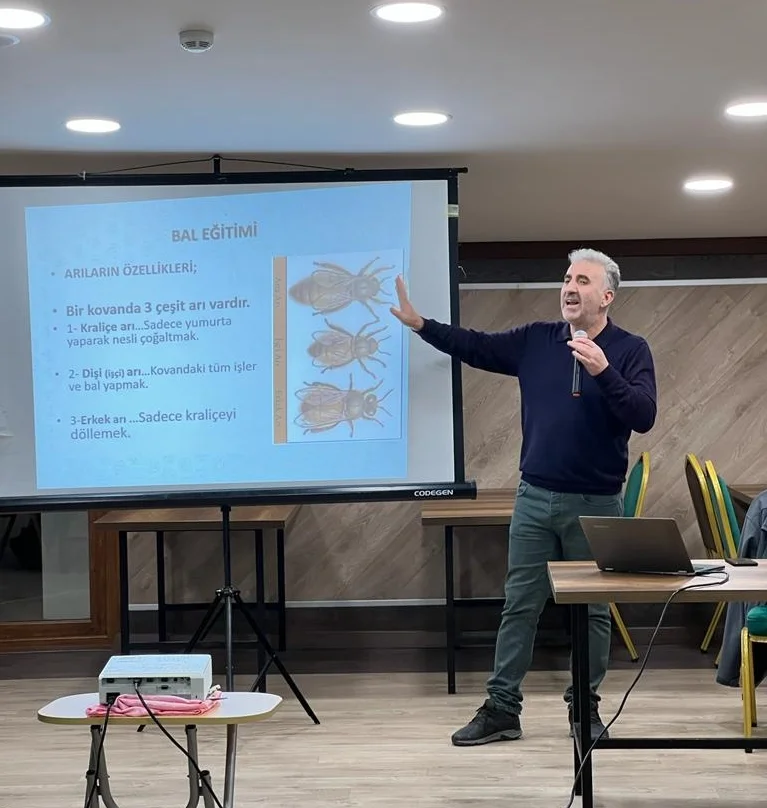 Eğitimci Yazar İbrahim Çoraklı Bal Eğitimi Konferansı 4
