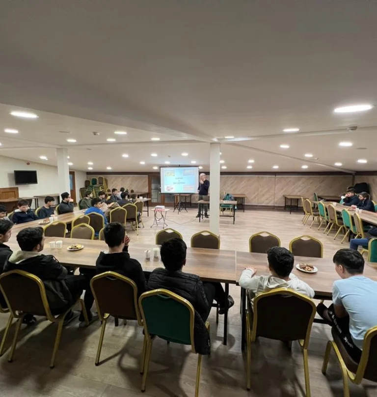 Eğitimci Yazar İbrahim Çoraklı Bal Eğitimi Konferansı