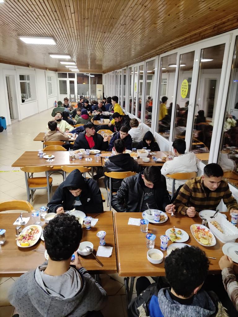 Yönetim Kurulumuzun hafızlarımızla Akşam Yemeği 2