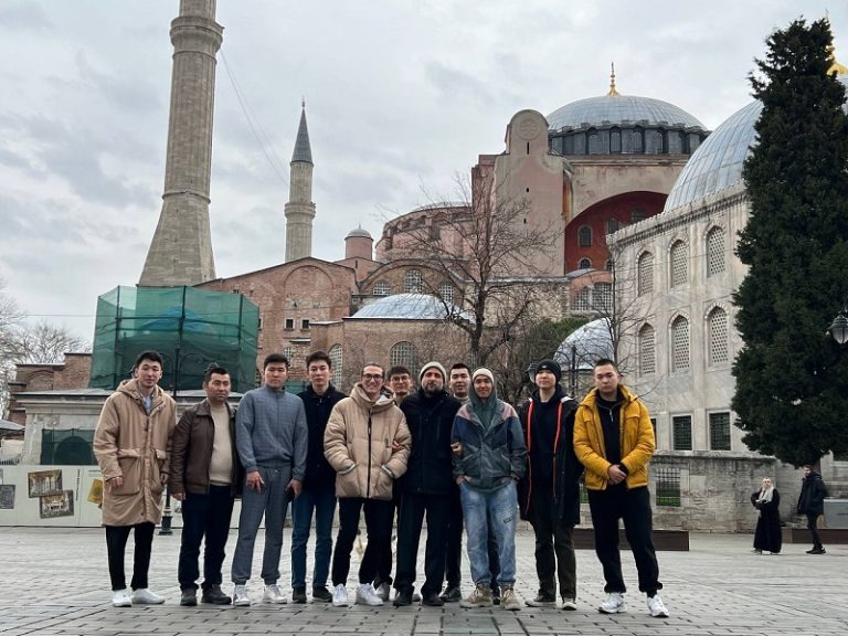 Kartal Yurdumuzda Üniversiteli Kazak Öğrencilerin Kampı 5