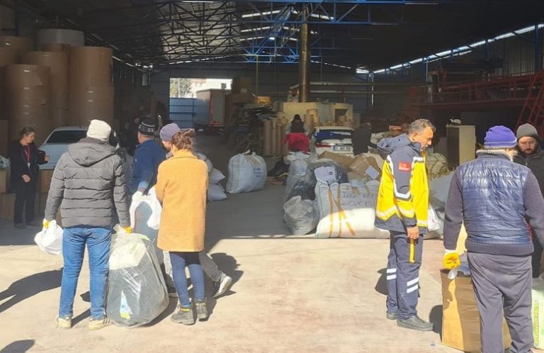 Depremzedelere Yardım