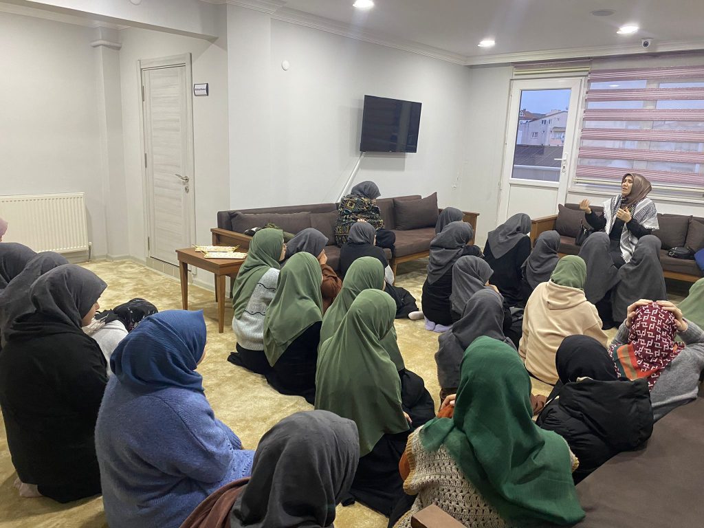 Çayırova Kız Kur’an Kursumuzda Regaib Kandili Programı