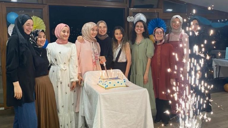 Kız Öğrencilerimize Mezuniyet Gecesi Düzenlendi. 6